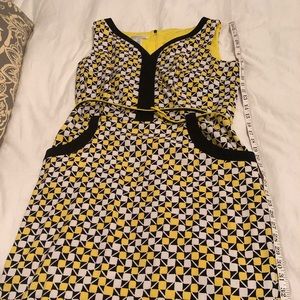 Short sleeve fitted dress with pockets